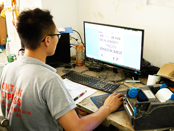 安時(shí)達(dá)-倉庫人員打標(biāo)