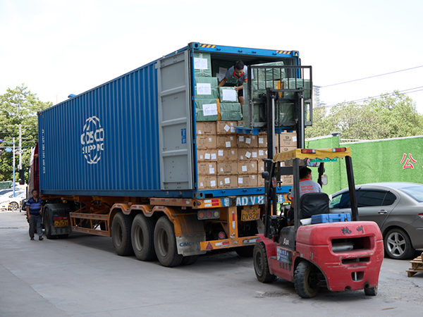 安時(shí)達(dá)-沙特專線裝柜中