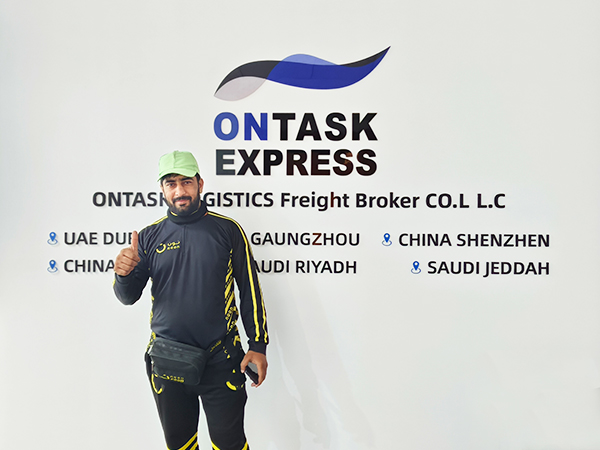 安時達迪拜辦公室Noon員工點贊